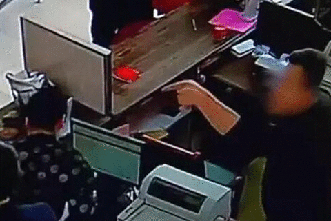 情侣领证遭辱骂