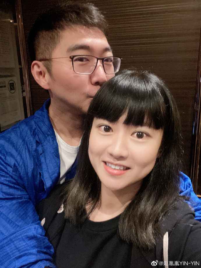 陈数老公回应 称亲密合照女生是亲表妹