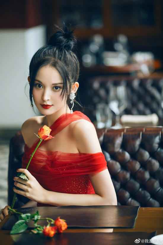 娜扎回怼粉丝：那别看了，我不配您喜欢