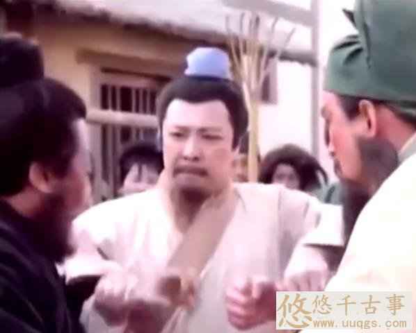 重温老版《三国演义》发现4处未解之谜，曹营里竟出现了穿越者！