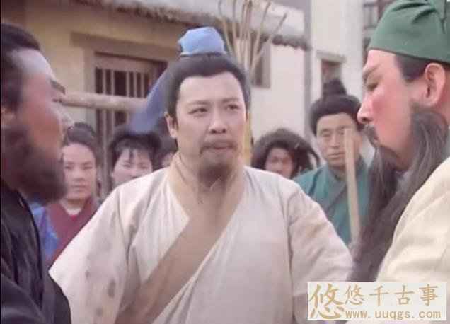 重温老版《三国演义》发现4处未解之谜，曹营里竟出现了穿越者！