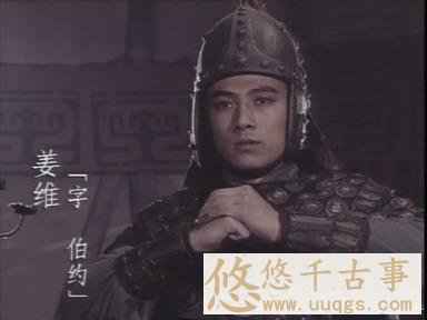 重温老版《三国演义》发现4处未解之谜，曹营里竟出现了穿越者！