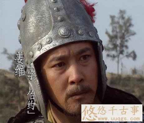 重温老版《三国演义》发现4处未解之谜，曹营里竟出现了穿越者！
