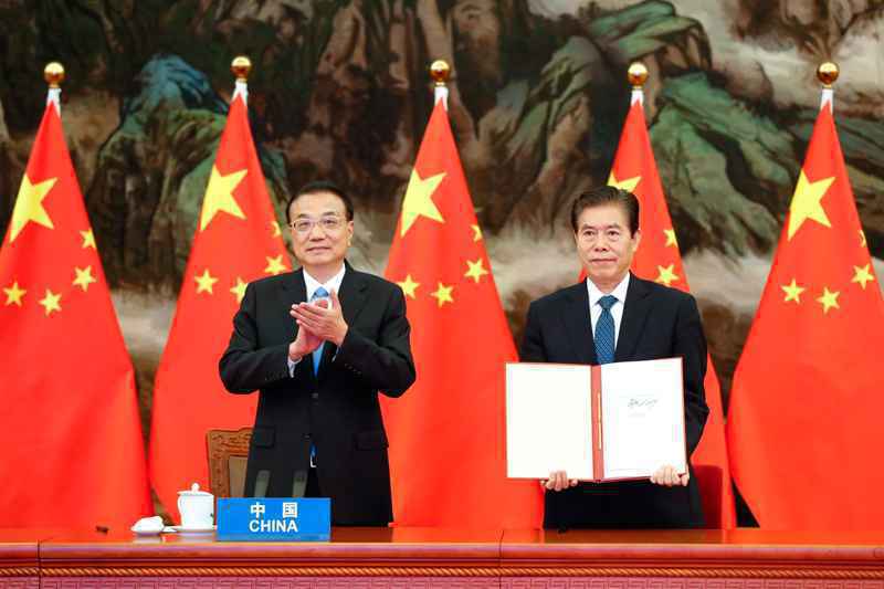  李克强形容这一刻：让人们在阴霾中看到光明和希望