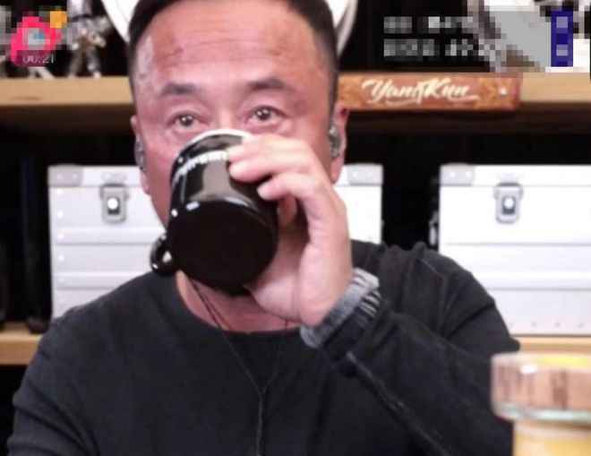 杨坤方回应直播时满脸通红：运动晒红脸是常态