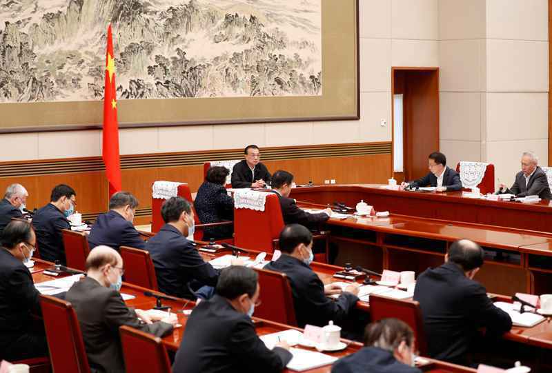  李克强：要使更多科研人员能够沉下心来、潜心向学、埋头苦干