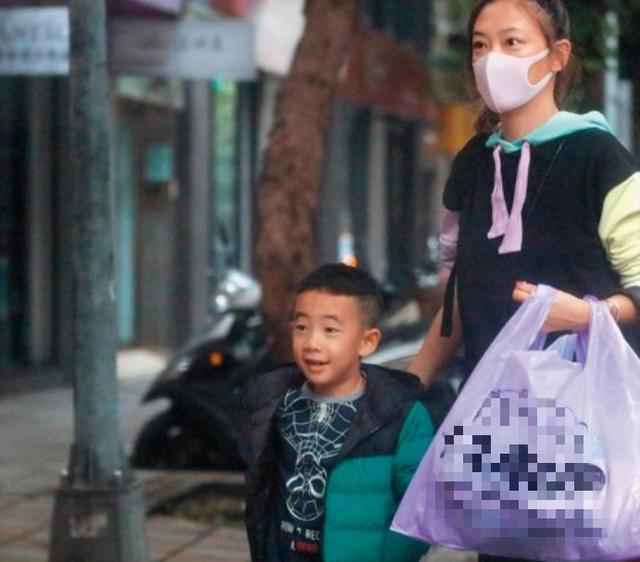 应采儿盼娃上清华北大 Jasper转学上海被中文难哭