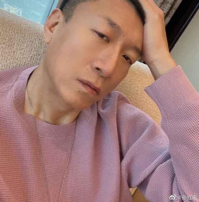 极挑兄弟情！张艺兴孙红雷深夜发文为黄磊庆生