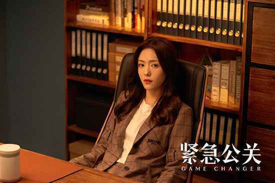 黄晓明《紧急公关》即将登陆CCTV-8黄金档 主海报打响开年剧集首战