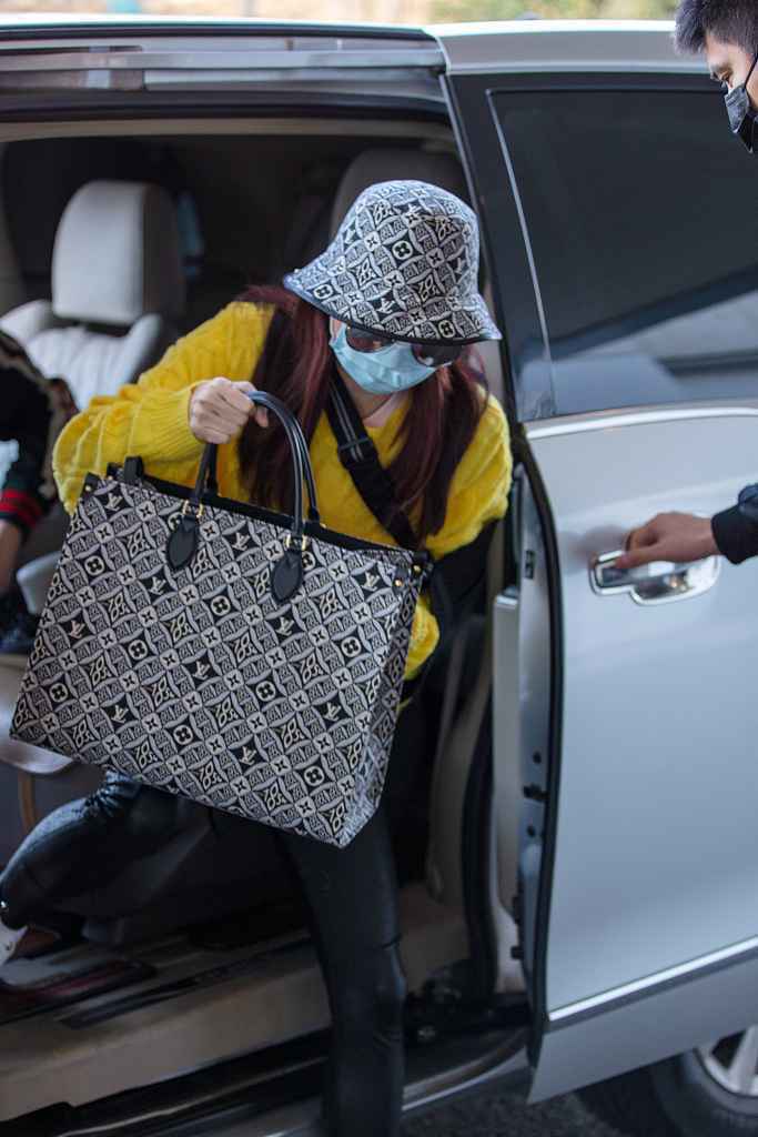 张柏芝录节目元气满满 穿瘦腿裤显娇小身材