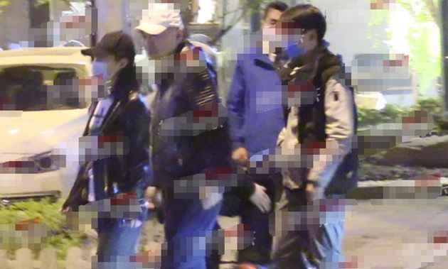 陈建斌蒋勤勤带大儿子外出吃饭，一家人其乐融融画面很温馨