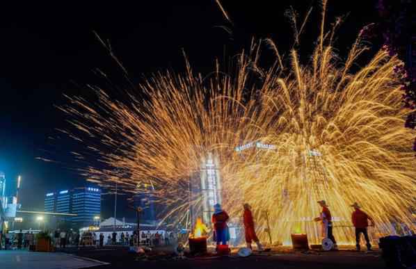 中国人的五一假期让外国网友有了盼头:希望我们也能这样!