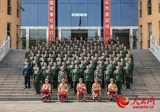 两代“最可爱的人”传接敢打必胜精神“接力棒”