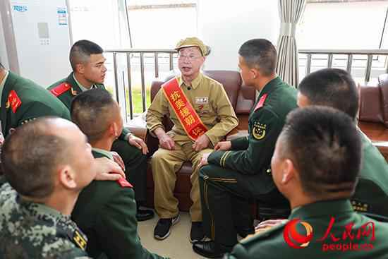 两代“最可爱的人”传接敢打必胜精神“接力棒”