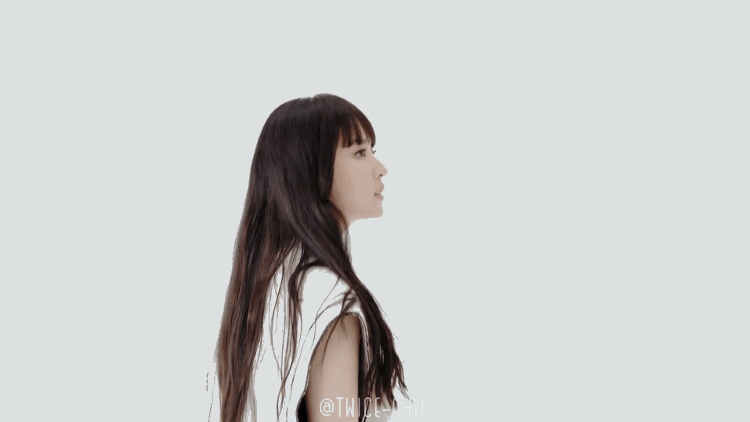 刘亦菲齐刘海公主切造型秒变甜酷女孩
