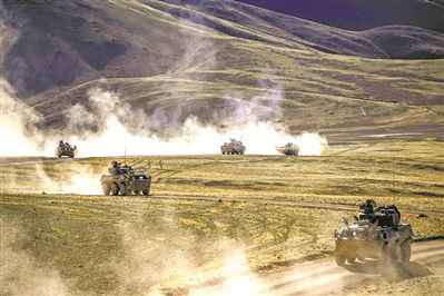 新疆军区某团组织合成营开展战术考核