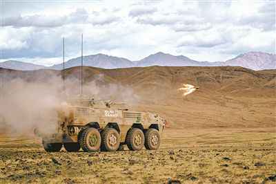 新疆军区某团组织合成营开展战术考核