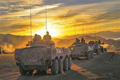 新疆军区某团组织合成营开展战术考核