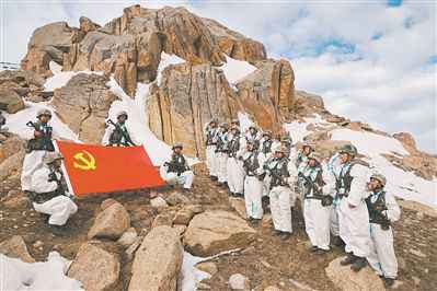 雪山上，我们向党旗宣誓