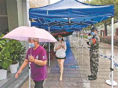 江苏省军区在应急任务中发挥党员先锋模范作用