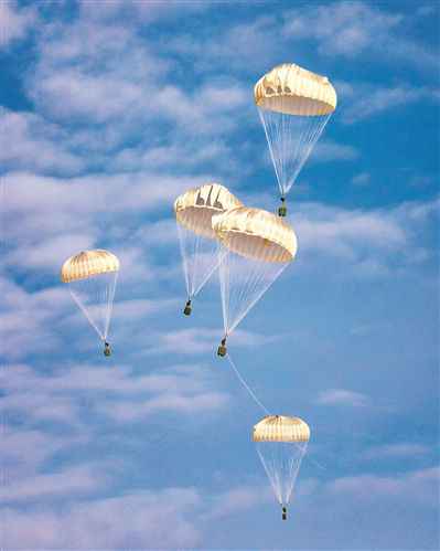 空降兵某旅高原地域组织空降空投训练