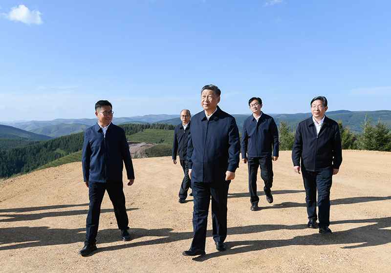  习近平在河北承德考察时强调：贯彻新发展理念弘扬塞罕坝精神 努力完成全年经济社会发展主要目标任务