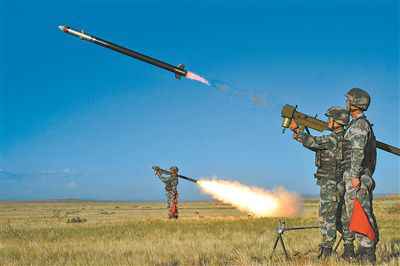 第82集团军某合成旅开展多兵种实弹演练