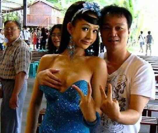 云南摸奶节,美女大奶