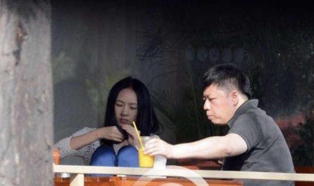 童瑶老公个人资料 王冉近照一点看不出比童谣大十七岁